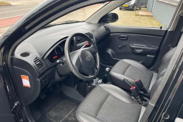 Kia Picanto (2011) thumbnail 3