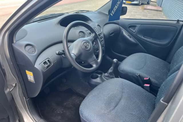 Toyota Yaris (2003) thumbnail 2