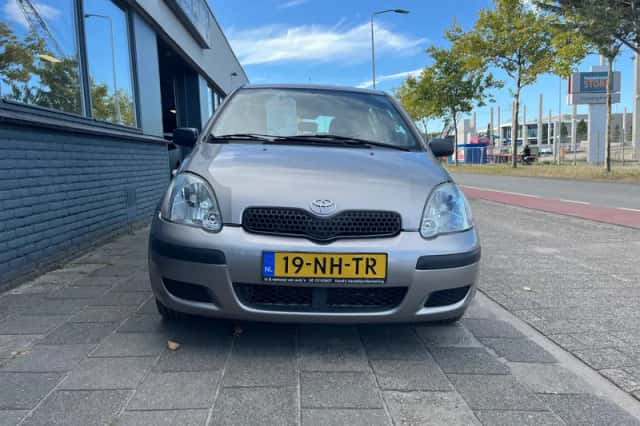 Toyota Yaris (2003) thumbnail 5
