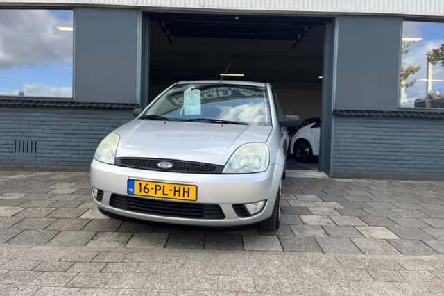 Ford Fiesta (2004) thumbnail 2