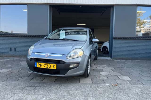 Fiat Punto (2009) thumbnail 2