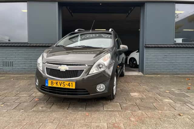Chevrolet Spark (2011) thumbnail 2