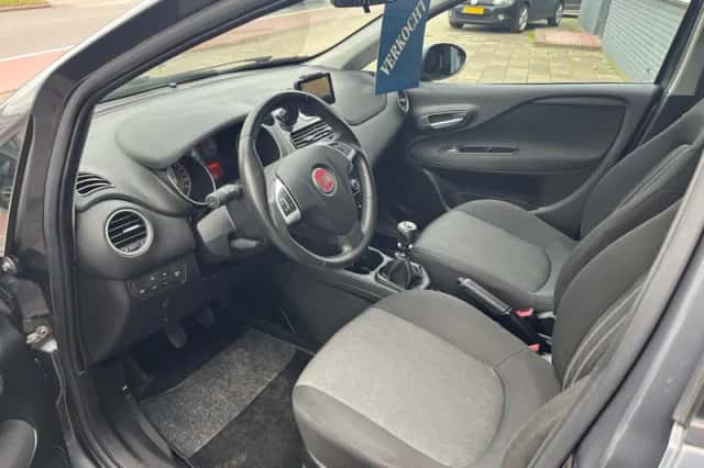 Fiat Punto (2015) thumbnail 3