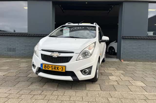 Chevrolet Spark (2011) thumbnail 2