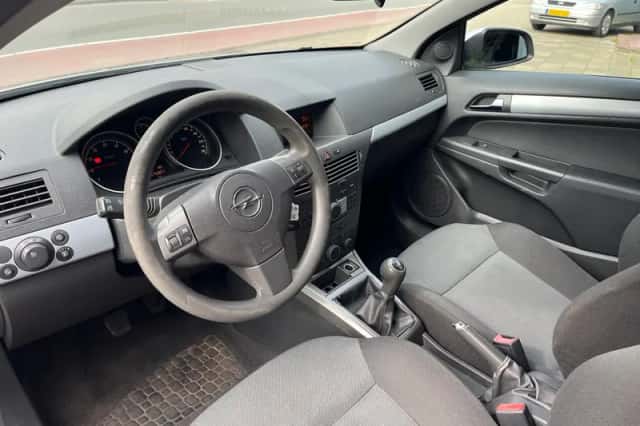 Opel Astra (2007) thumbnail 3