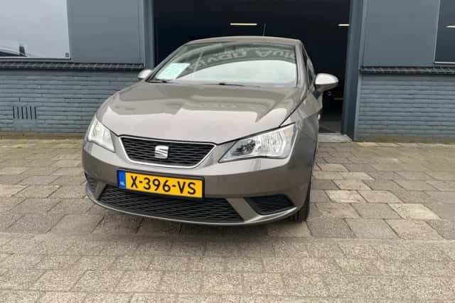 SEAT Ibiza (2014) thumbnail 2