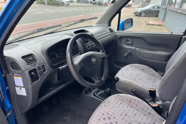 Opel Agila (2001) thumbnail 3