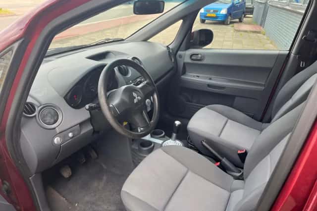 Mitsubishi Colt (2004) thumbnail 6
