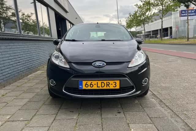 Ford Fiesta (2010) thumbnail 4