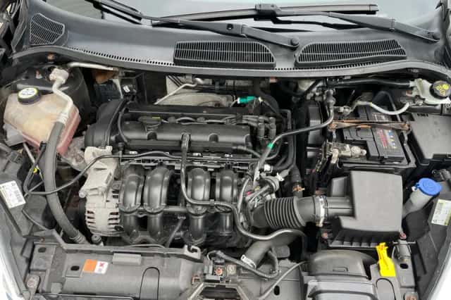 Ford Fiesta (2010) thumbnail 5