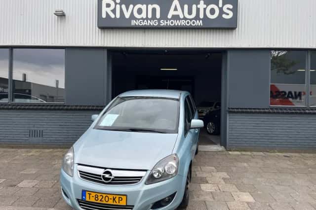Opel Zafira (2010) thumbnail 1