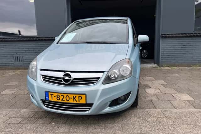 Opel Zafira (2010) thumbnail 2