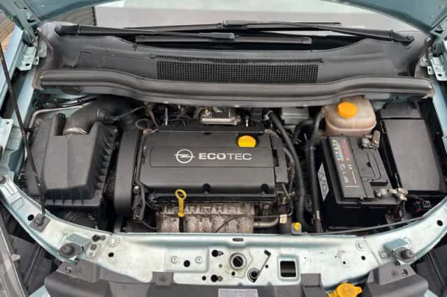 Opel Zafira (2010) thumbnail 5