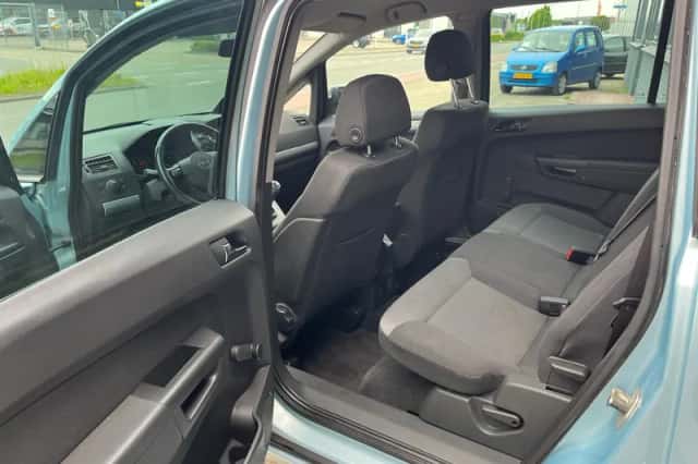 Opel Zafira (2010) thumbnail 6