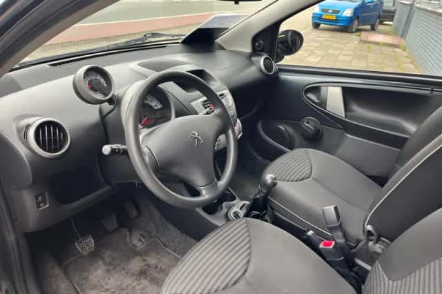 Peugeot 107 (2012) thumbnail 3