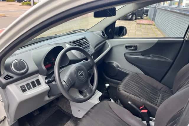 Nissan Pixo (2011) thumbnail 6