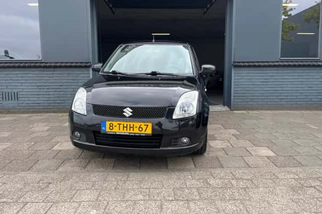 Suzuki Swift (2005) thumbnail 2