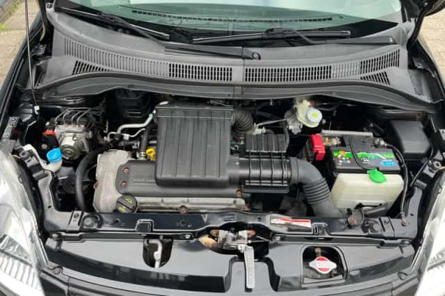 Suzuki Swift (2005) thumbnail 5