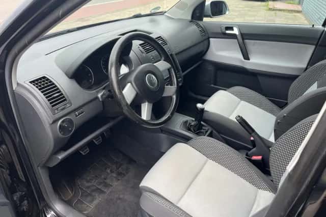 Volkswagen Polo (2006) thumbnail 3