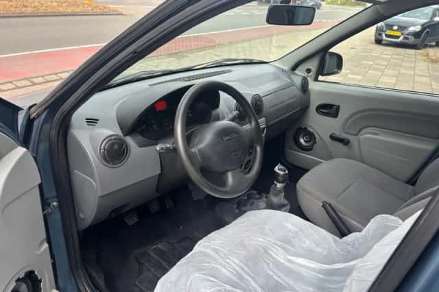Dacia Logan (2008) thumbnail 3