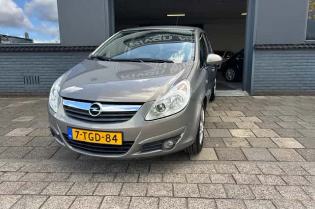 Opel Corsa (2010) thumbnail 2