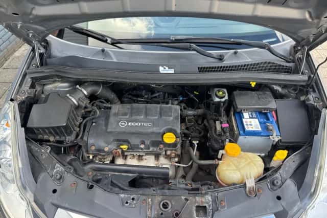 Opel Corsa (2010) thumbnail 5