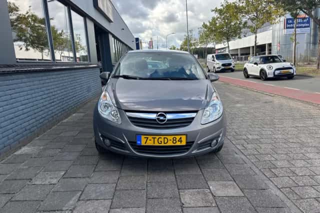 Opel Corsa (2010) thumbnail 6