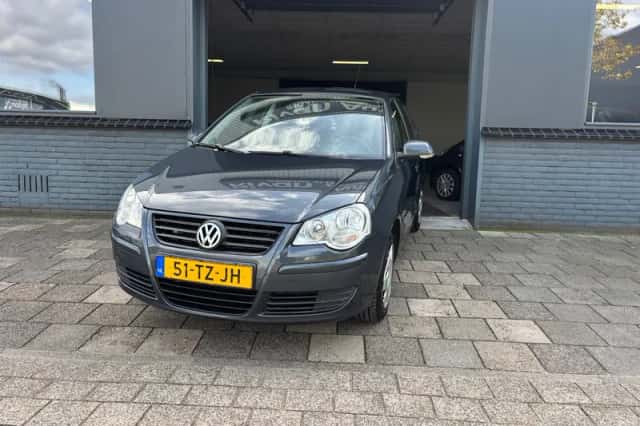 Volkswagen Polo (2007) thumbnail 2