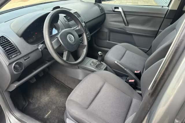 Volkswagen Polo (2004) thumbnail 3