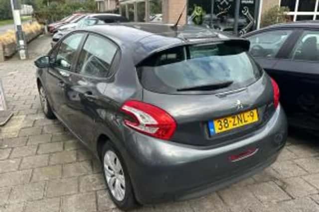 Peugeot 208 (2013) thumbnail 3