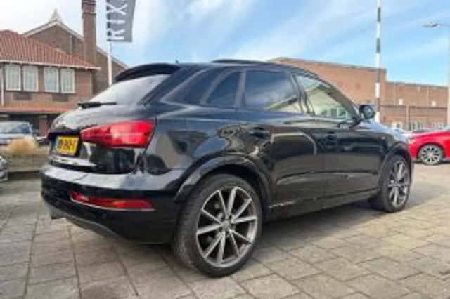 Audi Q3 (2016) thumbnail 3