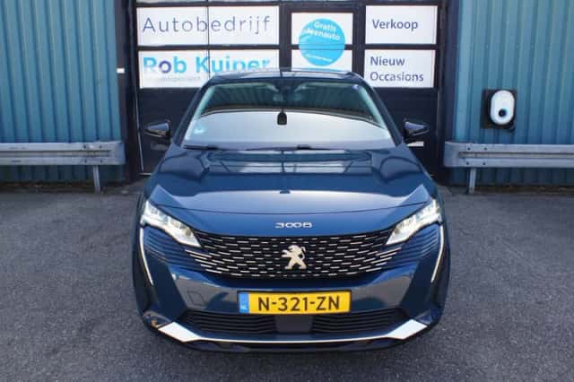 Peugeot 3008 (2022) thumbnail 2