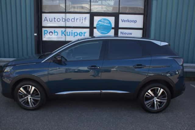 Peugeot 3008 (2022) thumbnail 4