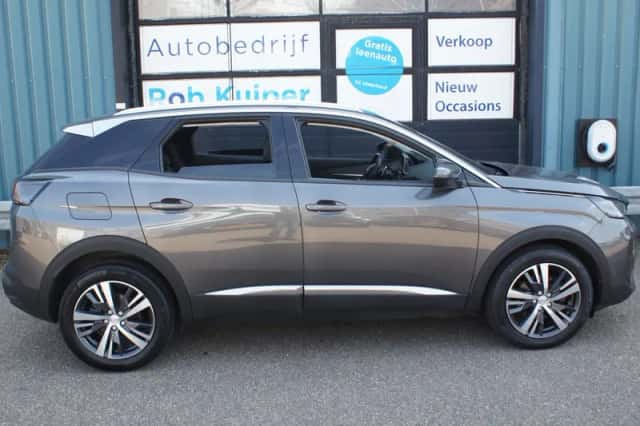 Peugeot 3008 (2021) thumbnail 1