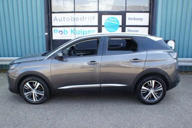 Peugeot 3008 (2021) thumbnail 4