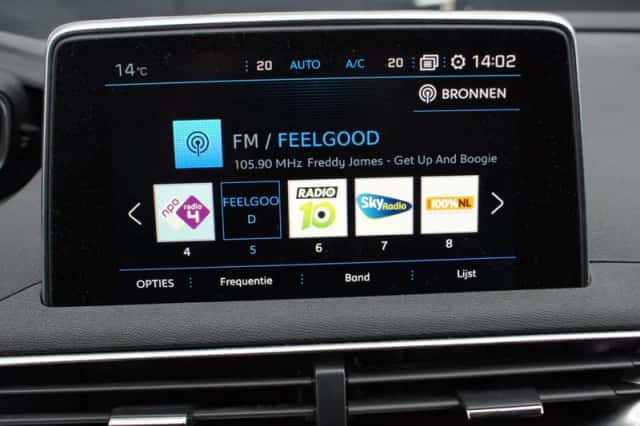 Peugeot 3008 (2019) thumbnail 5