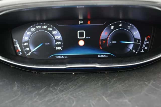 Peugeot 3008 (2019) thumbnail 6