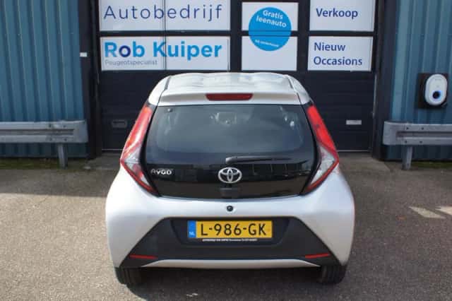 Toyota Aygo (2021) thumbnail 3