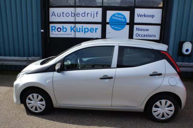 Toyota Aygo (2021) thumbnail 4