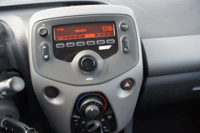 Peugeot 108 (2021) thumbnail 6