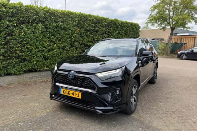 Toyota RAV4 (2022) thumbnail 1