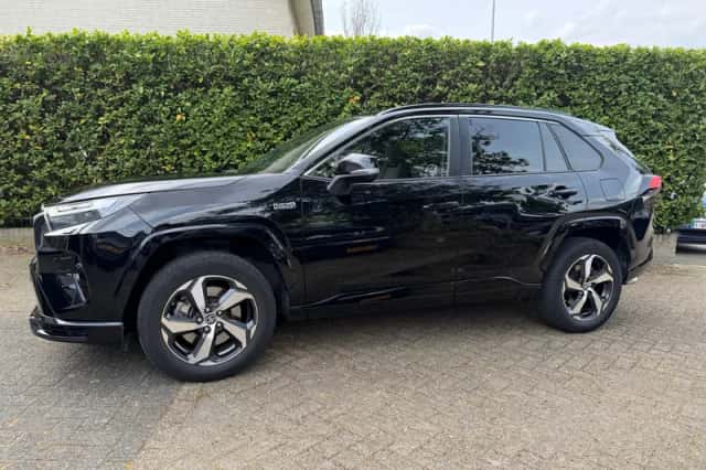 Toyota RAV4 (2022) thumbnail 2