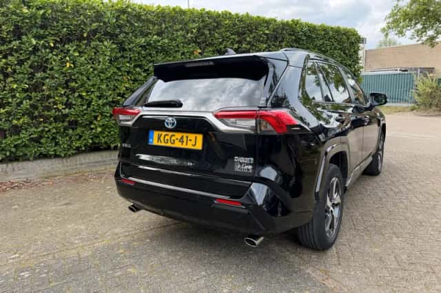Toyota RAV4 (2022) thumbnail 3