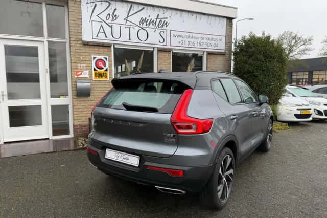 Volvo XC40 (2020) thumbnail 3