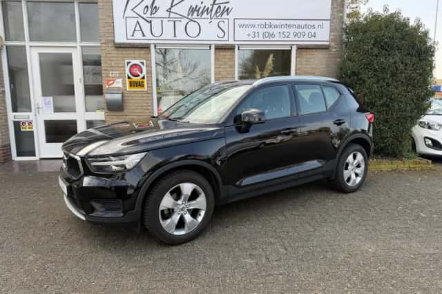 Volvo XC40 (2022) thumbnail 2
