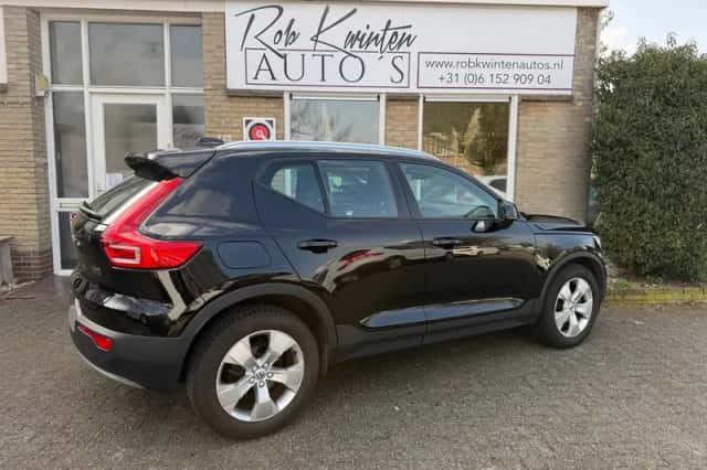 Volvo XC40 (2022) thumbnail 4