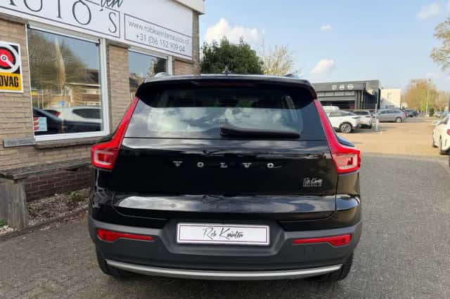 Volvo XC40 (2022) thumbnail 5