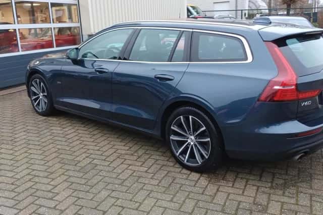 Volvo V60 (2020) thumbnail 3