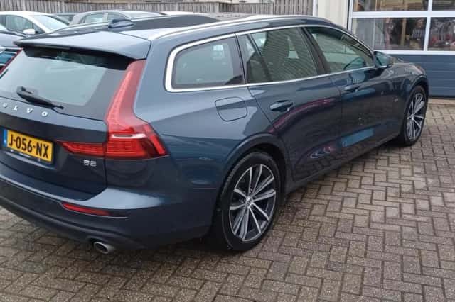 Volvo V60 (2020) thumbnail 4