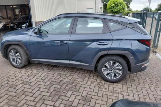 Hyundai Tucson (2022) thumbnail 2